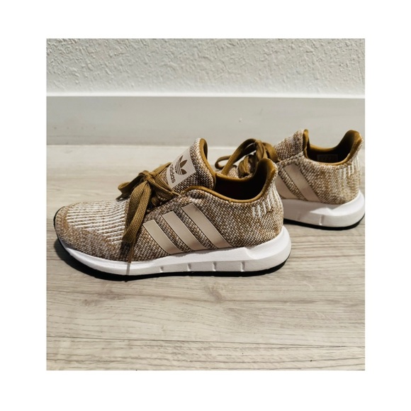 Adidas Swift Run - Picture 2 of 5